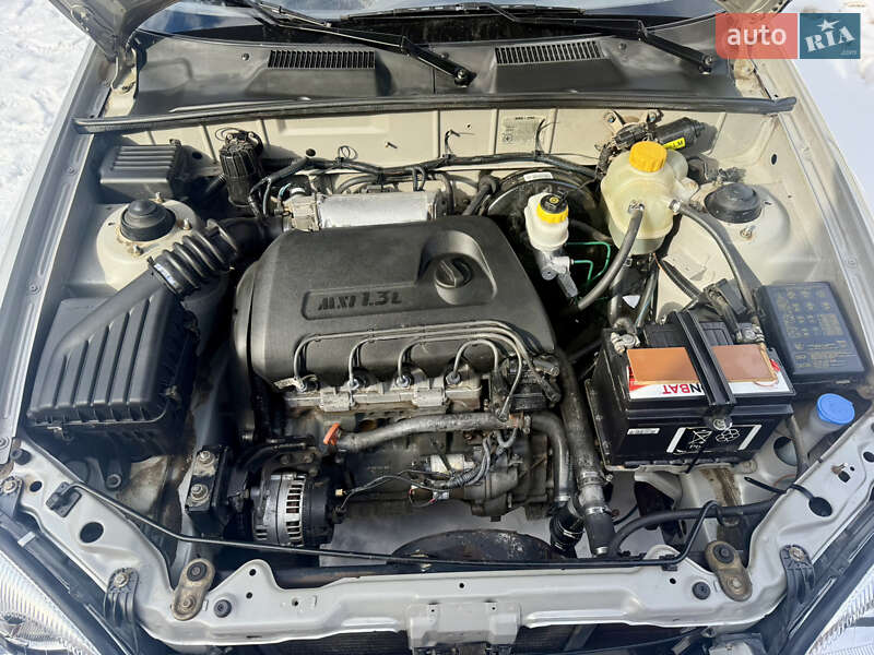 Седан Daewoo Sens 2004 в Могилев-Подольске