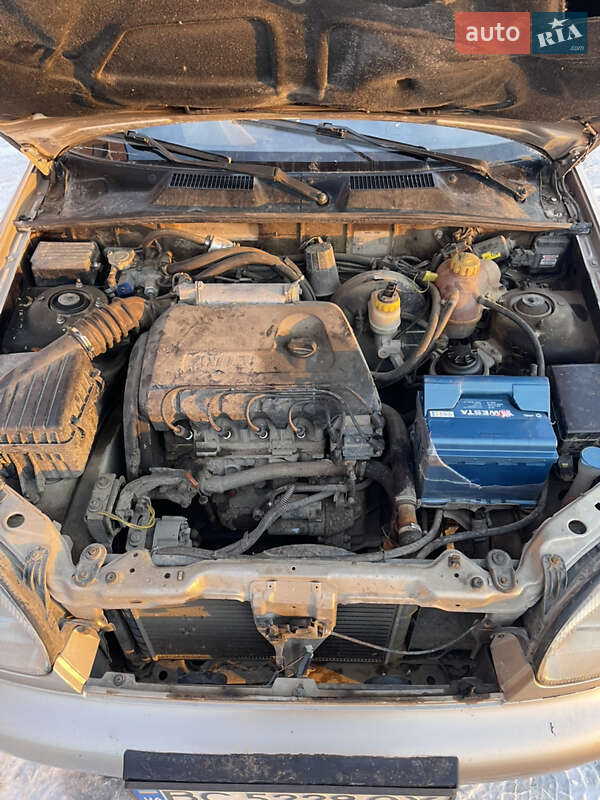 Седан Daewoo Sens 2004 в Ходореві