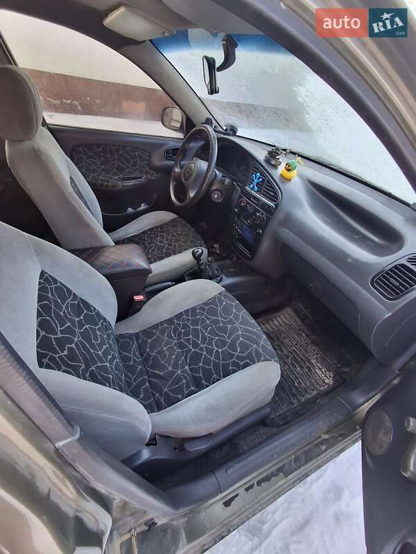 Седан Daewoo Sens 2004 в Кременці