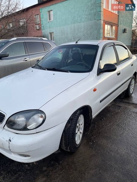 Седан Daewoo Sens 2004 в Новгородці