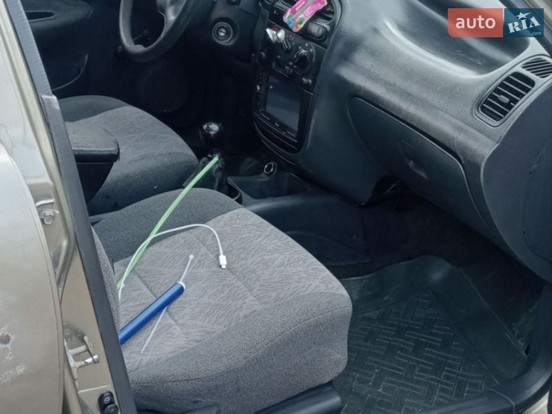 Седан Daewoo Sens 2004 в Подволочиске