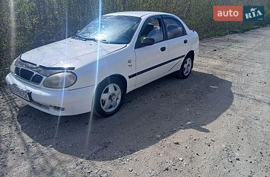Седан Daewoo Sens 2002 в Хотині
