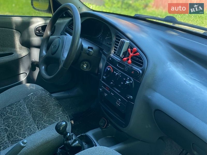 Седан Daewoo Sens 2005 в Косове
