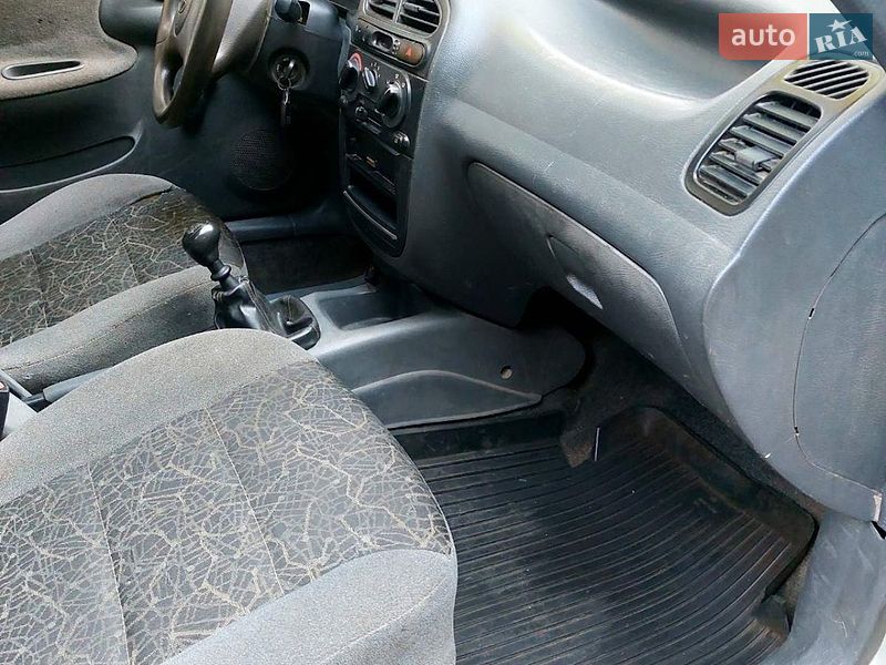 Седан Daewoo Sens 2005 в Тростянці