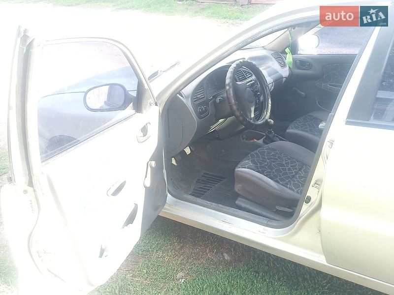 Седан Daewoo Sens 2003 в Нововолынске