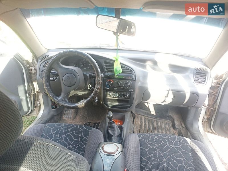Седан Daewoo Sens 2003 в Нововолынске