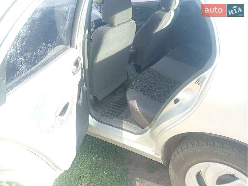 Седан Daewoo Sens 2003 в Нововолынске