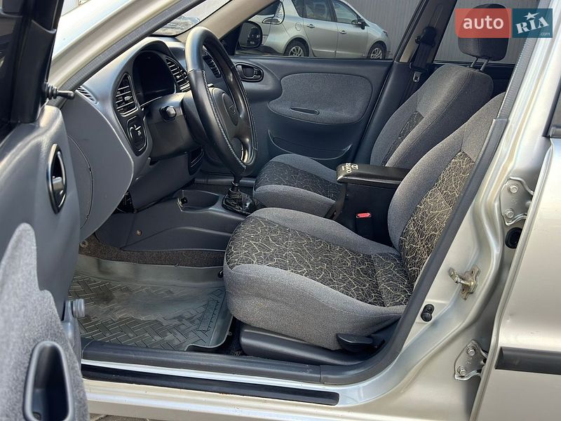 Седан Daewoo Sens 2004 в Кременчуці