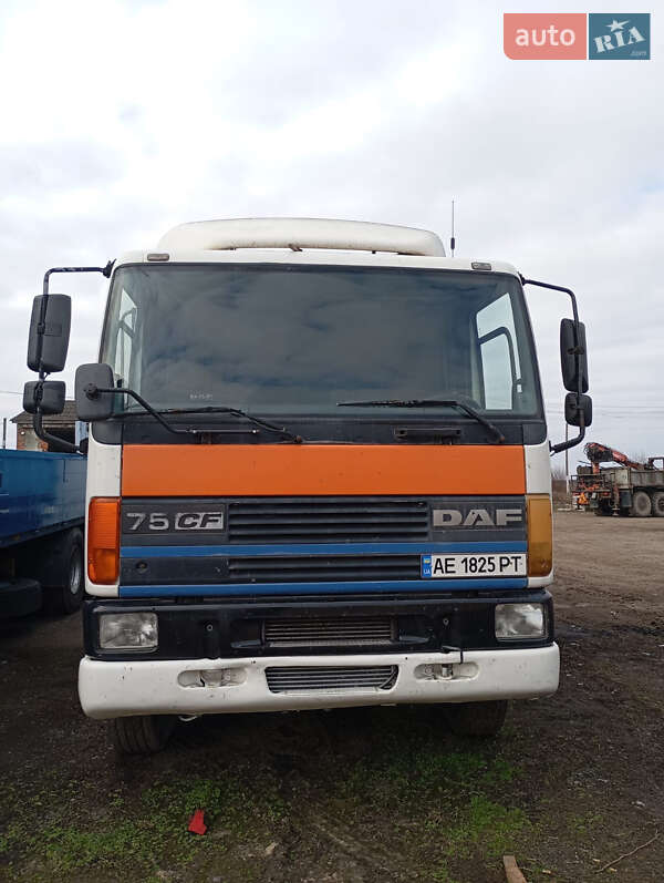Самоскид DAF 75 2001 в Мукачевому