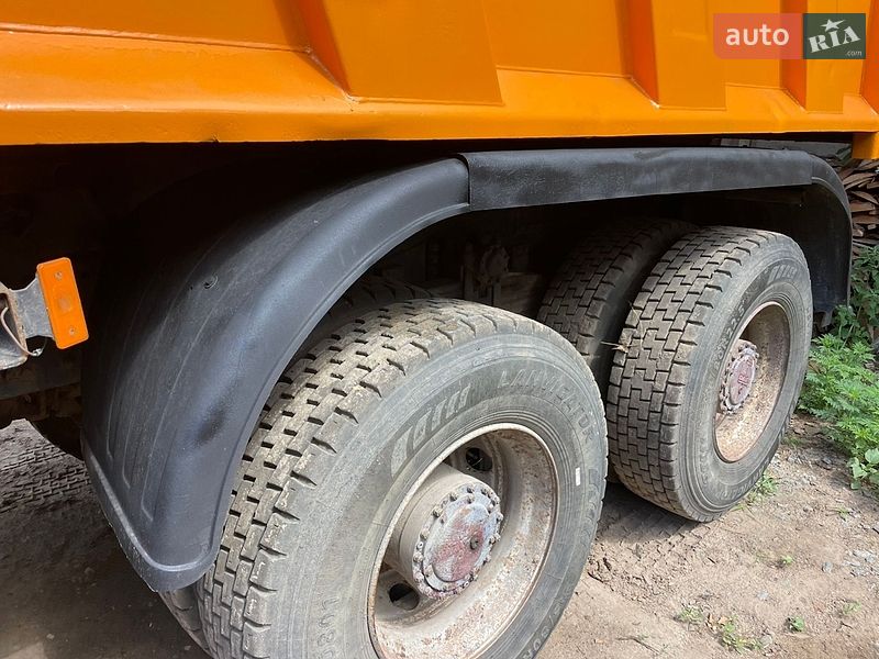 Самоскид DAF 85 2000 в Бучі