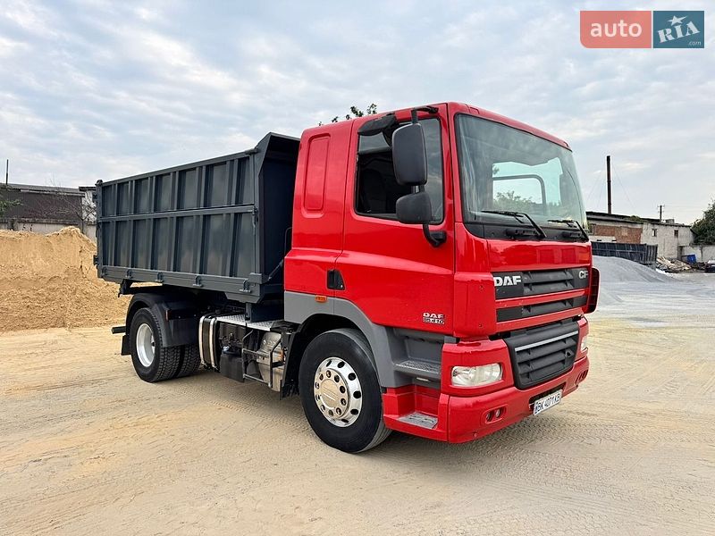 Самосвал DAF 85 2011 в Ровно