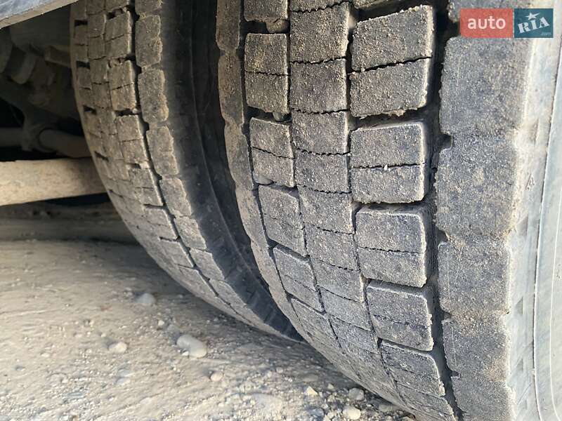 Грузовой фургон DAF 95 2001 в Черновцах