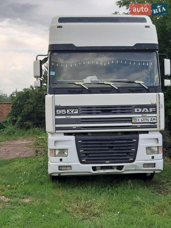 Тягач DAF 95 2002 в Городке