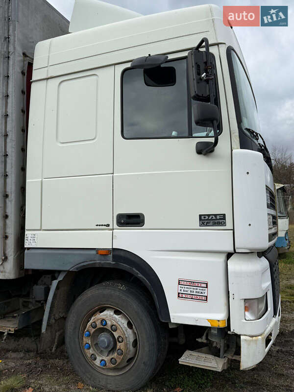 Грузовой фургон DAF 95 2002 в Емильчине