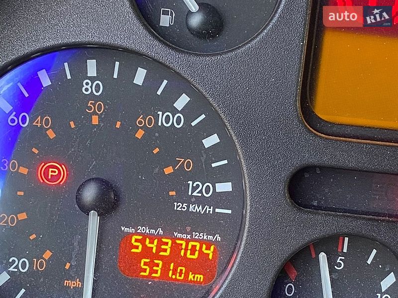 Грузовой фургон DAF FA 2003 в Киеве