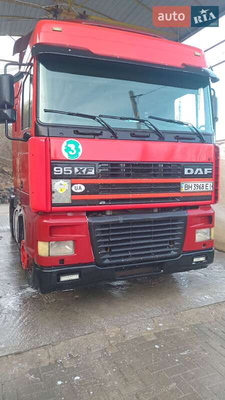 Тягач DAF FT 2002 в Городке