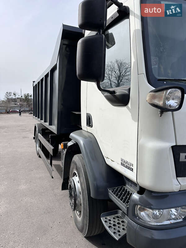 Самосвал DAF LF 2012 в Василькове