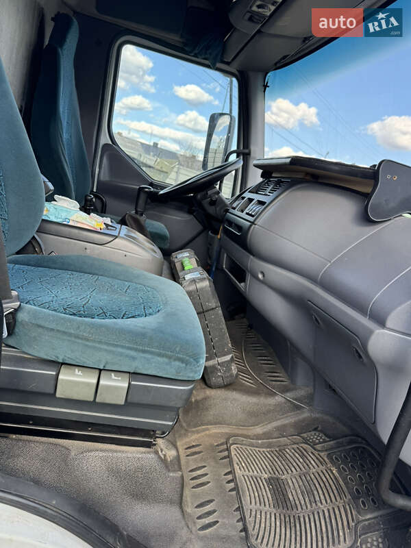 Грузовой фургон DAF LF 2005 в Маневичах