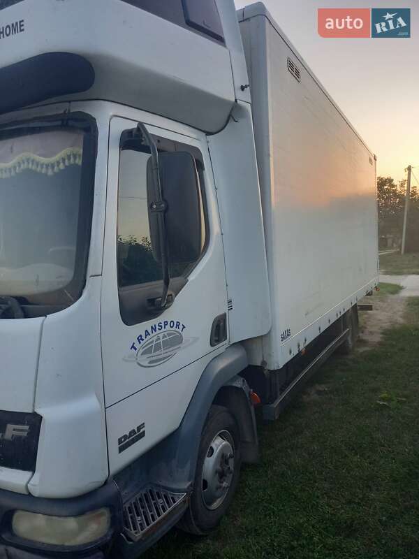 Грузовой фургон DAF LF 2005 в Скалате