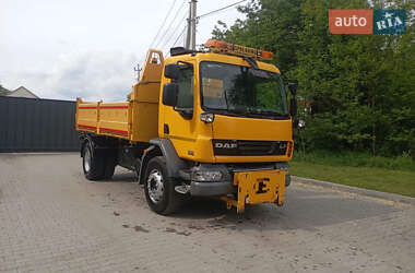 Пескоразбрасывающая машина DAF LF 2013 в Бучаче