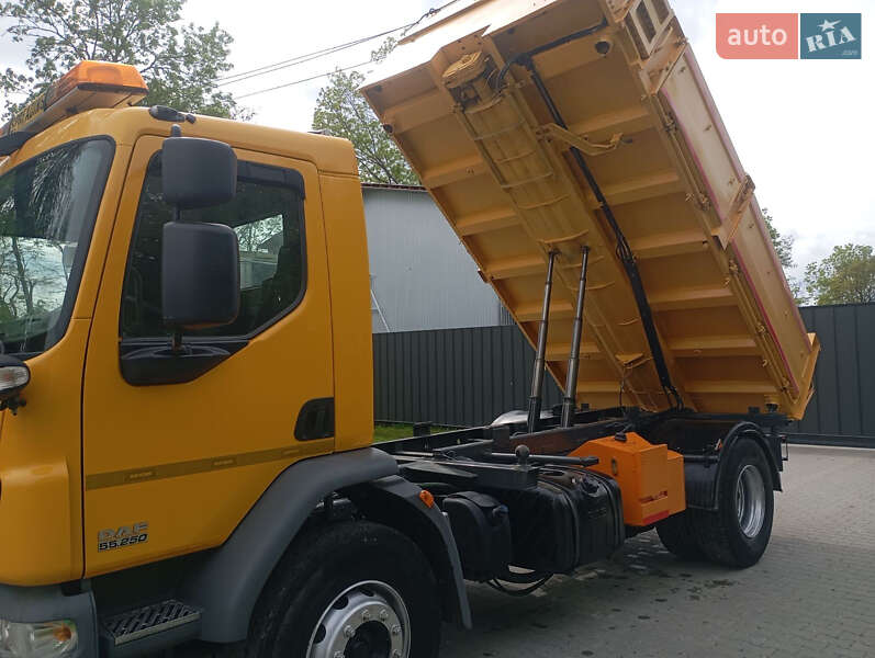 Піскорозкидальна машина DAF LF 2013 в Бучачі