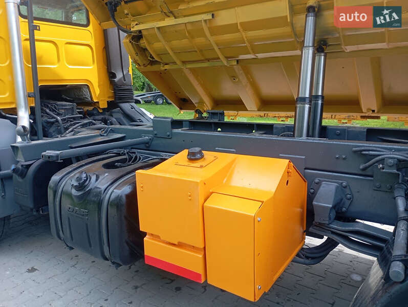 Піскорозкидальна машина DAF LF 2013 в Бучачі