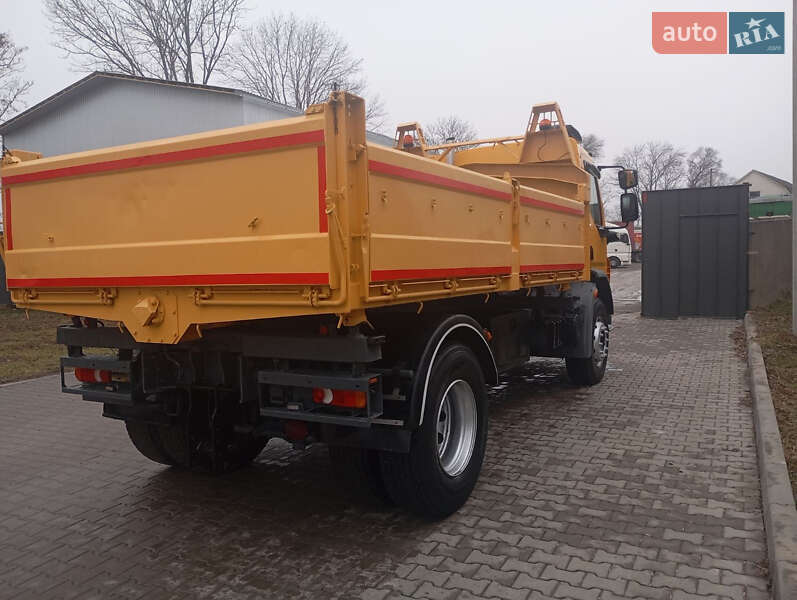 Піскорозкидальна машина DAF LF 2013 в Бучачі