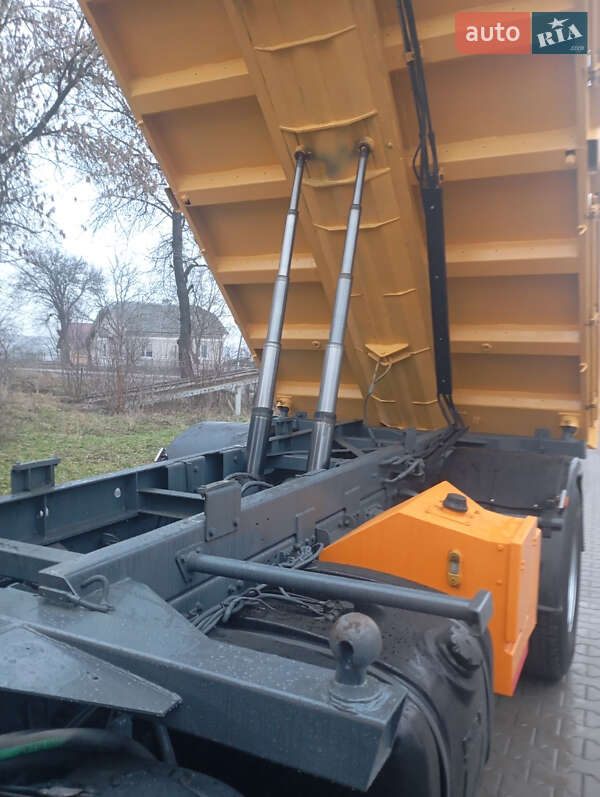 Піскорозкидальна машина DAF LF 2013 в Бучачі