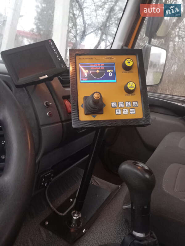 Піскорозкидальна машина DAF LF 2013 в Бучачі