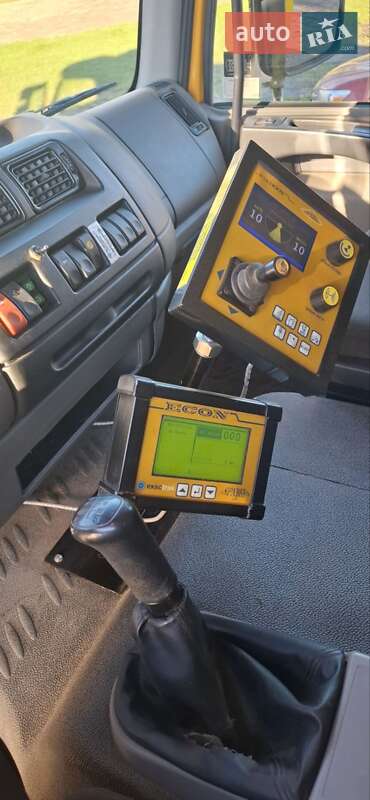 Самосвал DAF LF 2012 в Львове