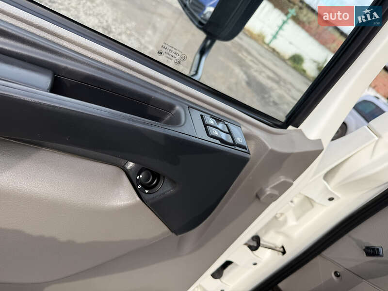 Вантажний фургон DAF LF 2013 в Рівному