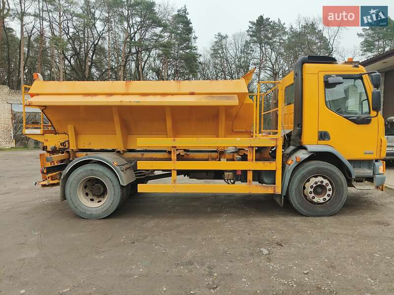 Пескоразбрасывающая машина DAF LF 2010 в Луцке