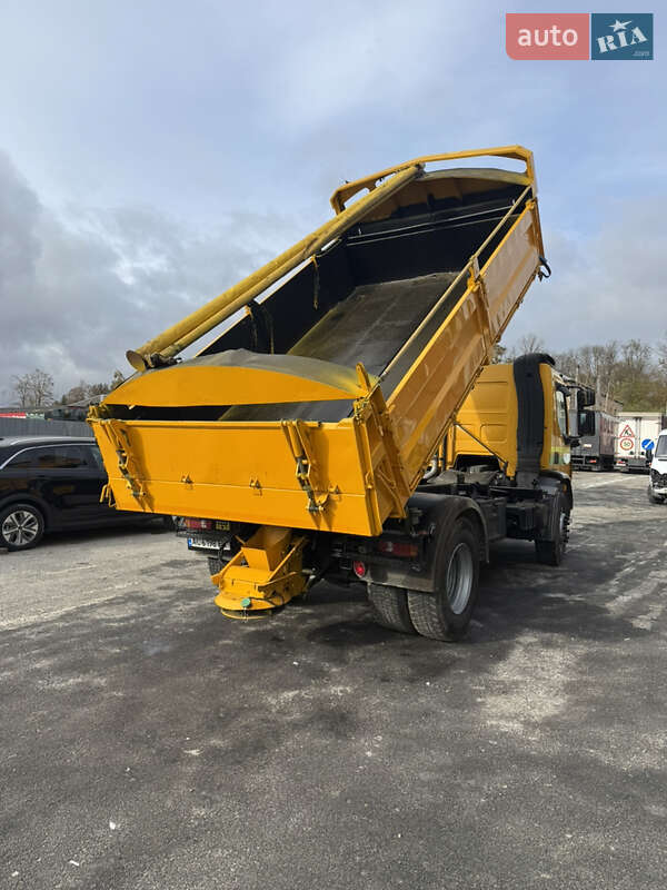 Пескоразбрасывающая машина DAF LF 2013 в Тернополе