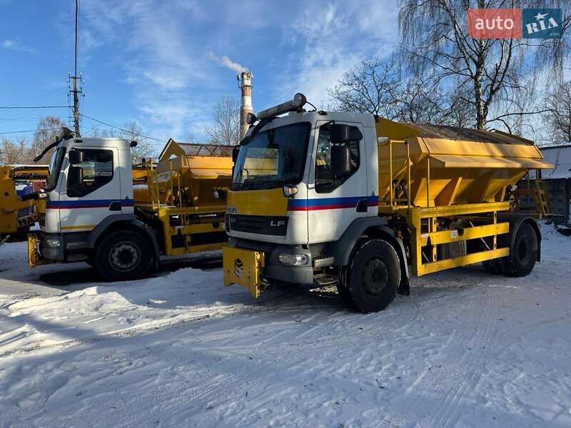 Пескоразбрасывающая машина DAF LF 2013 в Житомире