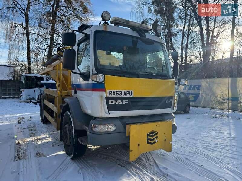 Пескоразбрасывающая машина DAF LF 2013 в Житомире