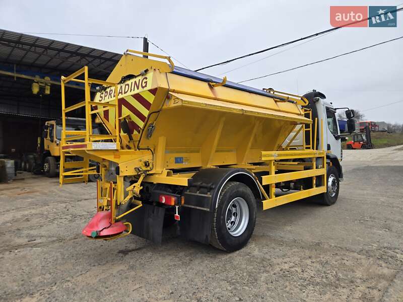 Пескоразбрасывающая машина DAF LF 2013 в Болграде