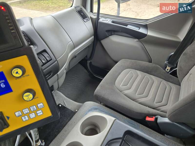 Пескоразбрасывающая машина DAF LF 2013 в Болграде