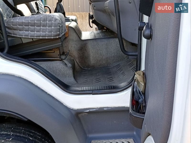 Тентований DAF LF 2004 в Борисполі