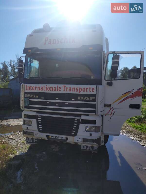 Тягач DAF TE 2001 в Тячеве