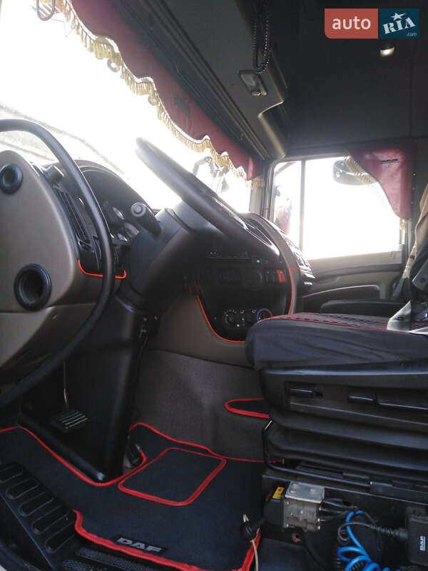 Тягач DAF XF 105 2008 в Кам'янець-Подільському