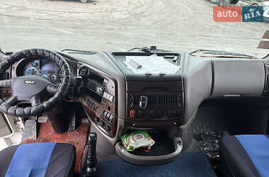 Контейнеровоз DAF XF 105 2009 в 
