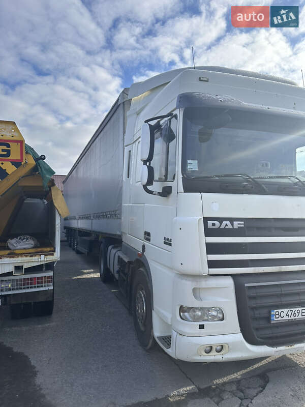 Тягач DAF XF 105 2011 в Городке