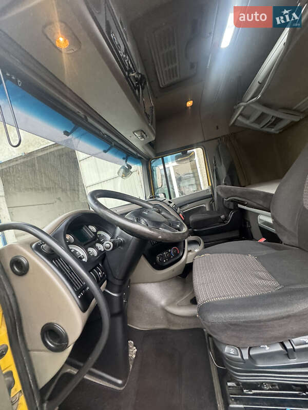 Вантажний фургон DAF XF 105 2013 в Мукачевому