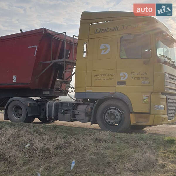 Тягач DAF XF 105 2010 в Красном