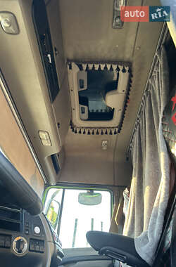 Тентований DAF XF 105 2013 в 