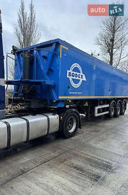 Самосвал DAF XF 105 2010 в 