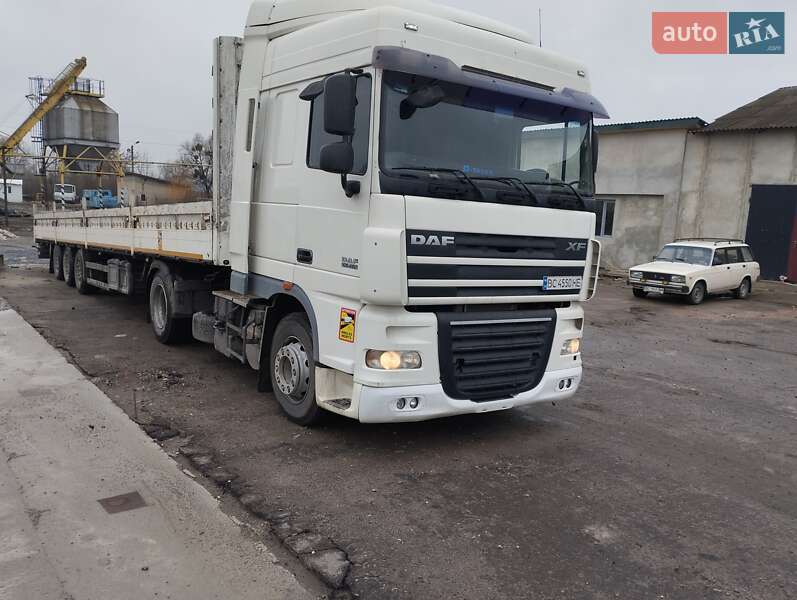 Тягач DAF XF 105 2011 в Золочеве