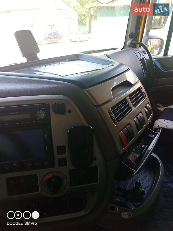 Тягач DAF XF 105 2009 в Лановцах