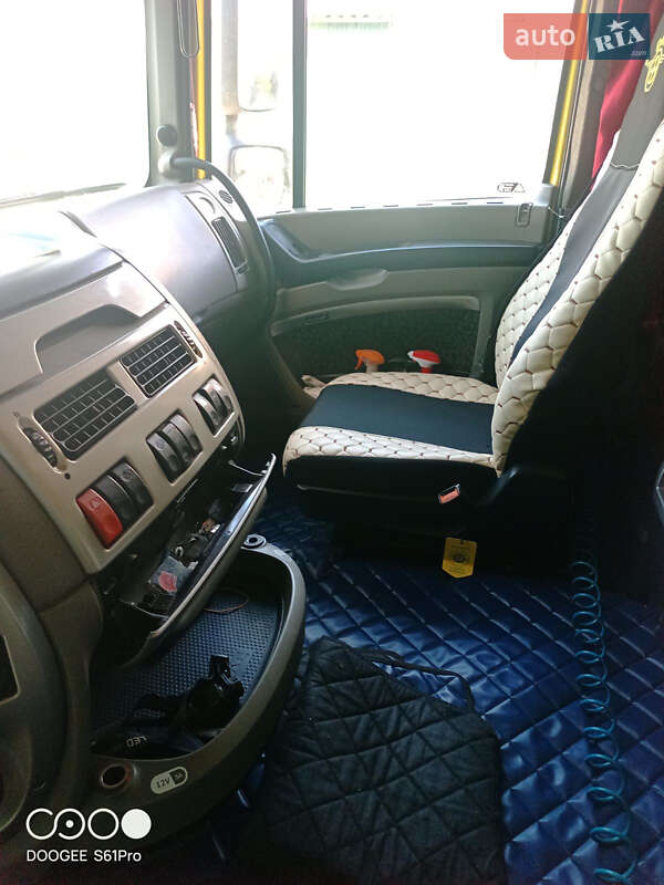 Тягач DAF XF 105 2009 в Лановцах