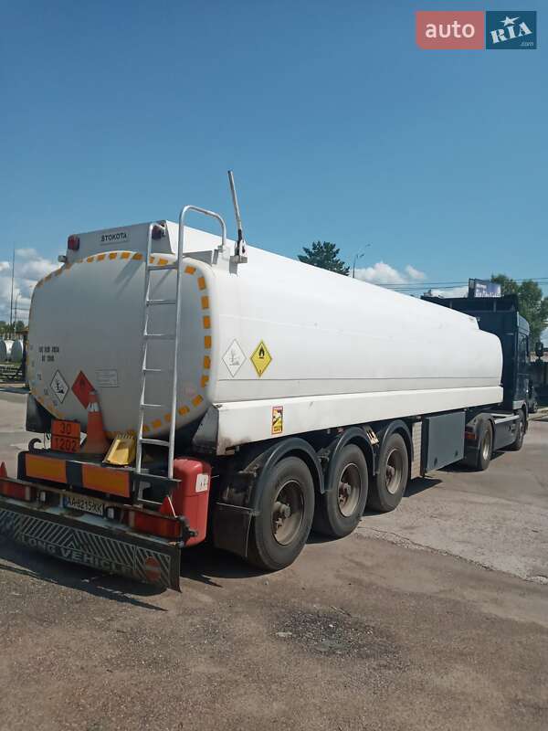 Бензовоз DAF XF 105 2010 в Киеве